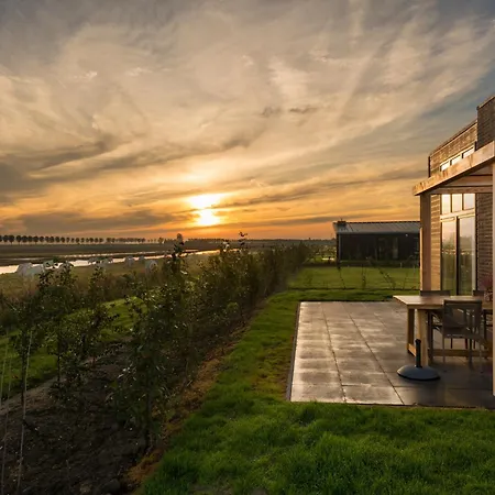 Holiday home Modern, Sustainably Built Between 2 Nature Reserves